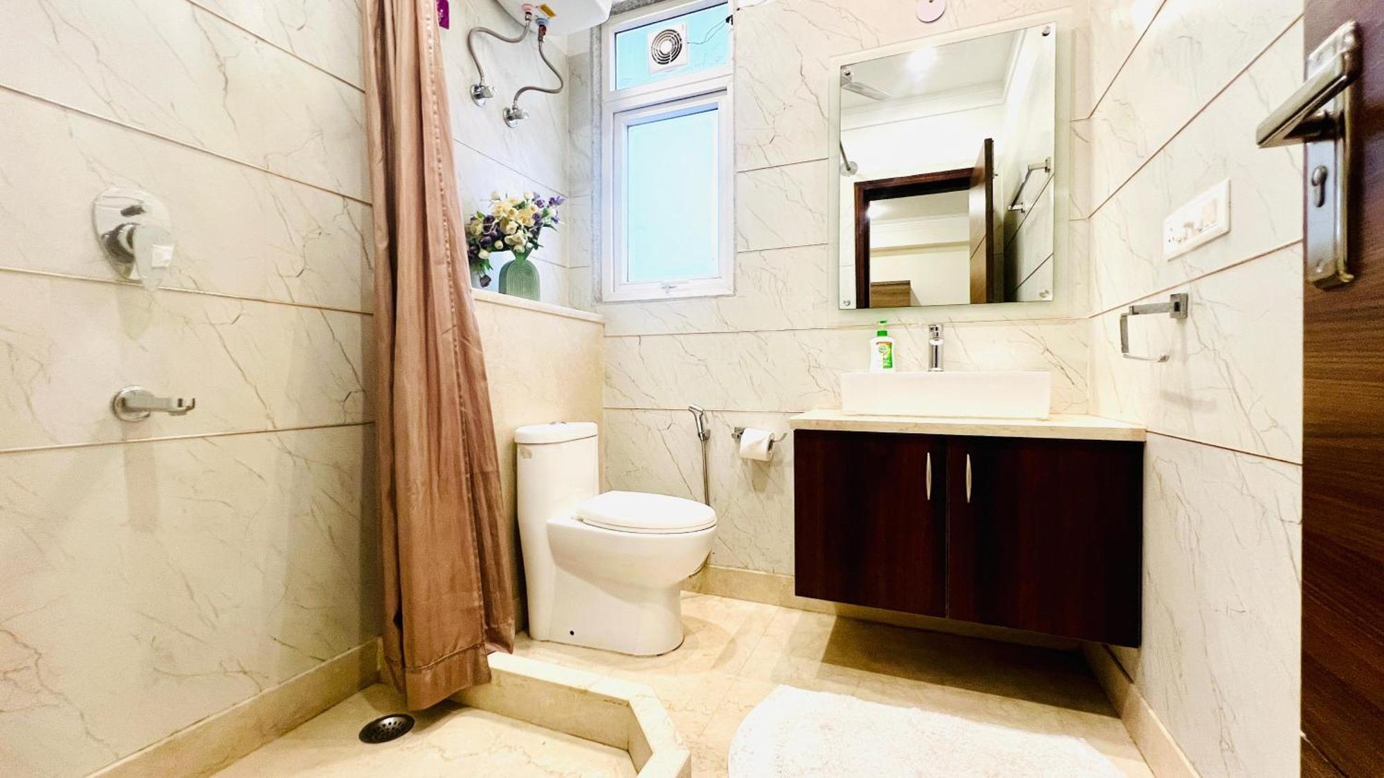 Bluo Studio4 Golf Course Road - Gym, Balcony, Lift Gurgaon Exterior foto