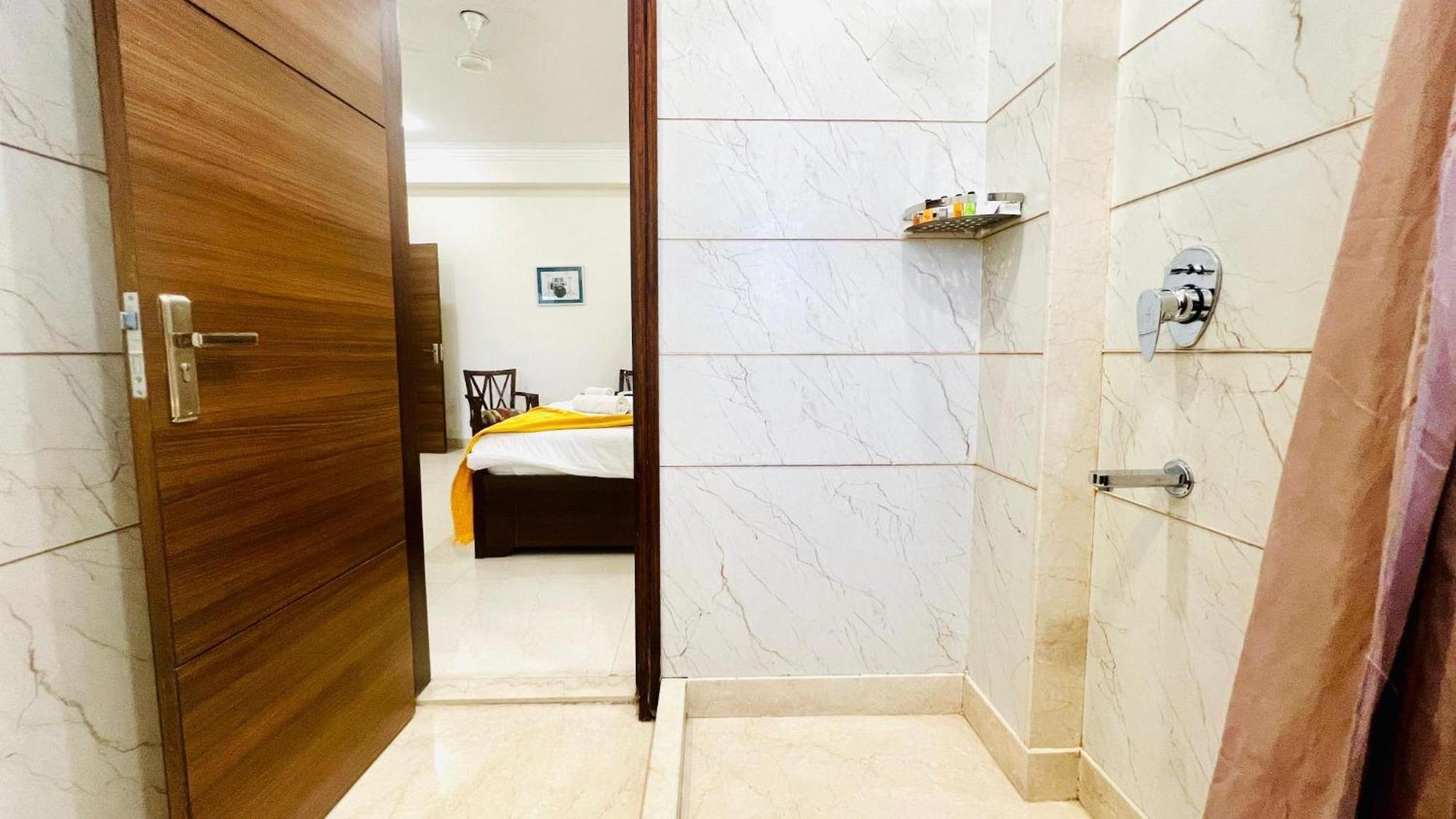 Bluo Studio4 Golf Course Road - Gym, Balcony, Lift Gurgaon Exterior foto